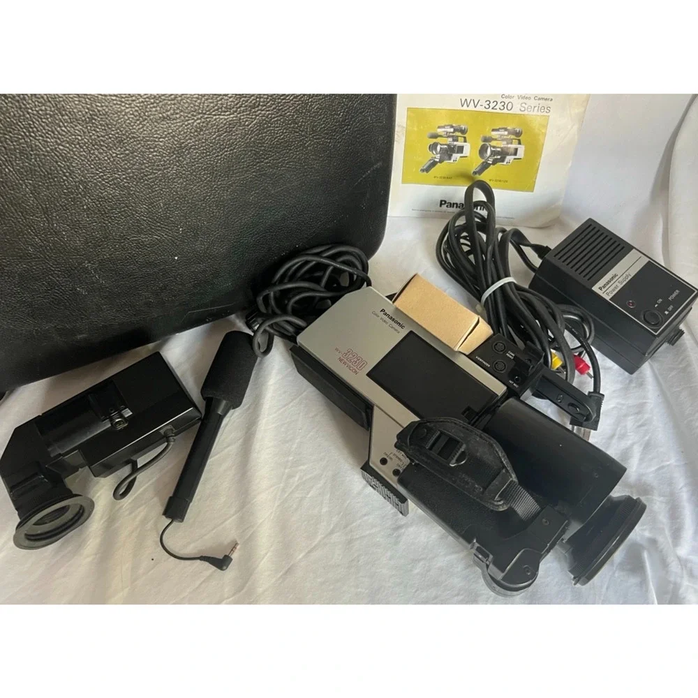Panasonic WV-3230 Newvicon Color Video Camera Kit Powers On Case Power Supply